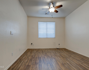 13643 W Country Gables Drive - Photo Thumbnail 19