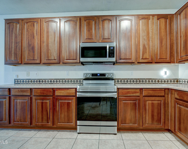 13643 W Country Gables Drive - Photo Thumbnail 11