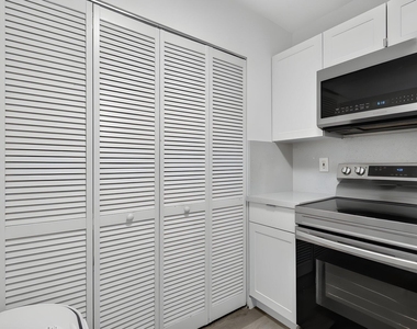 2731 Ocean Club Boulevard - Photo Thumbnail 5