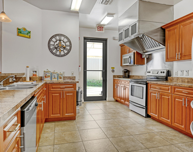2800 N Ocean Drive - Photo Thumbnail 15