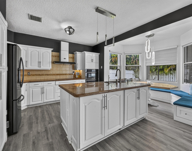 4065 Sw 152nd Avenue - Photo Thumbnail 2