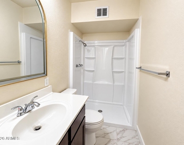 5723 N 62nd Avenue - Photo Thumbnail 7