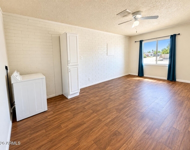 5723 N 62nd Avenue - Photo Thumbnail 12