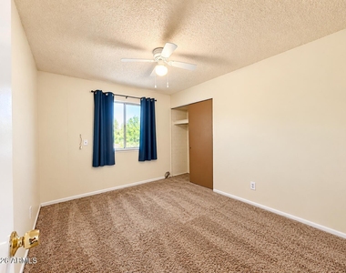 5723 N 62nd Avenue - Photo Thumbnail 11