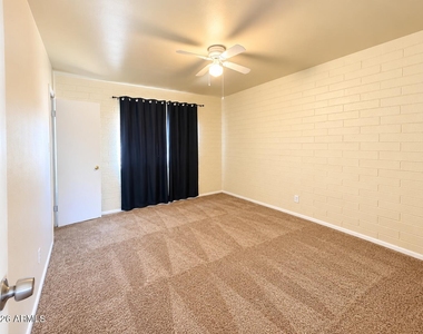 5723 N 62nd Avenue - Photo Thumbnail 8