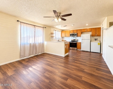 5723 N 62nd Avenue - Photo Thumbnail 2