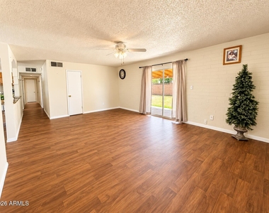 5723 N 62nd Avenue - Photo Thumbnail 1