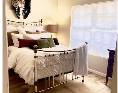 5704 E Aire Libre Avenue - Photo Thumbnail 7
