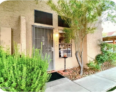 5704 E Aire Libre Avenue - Photo Thumbnail 15