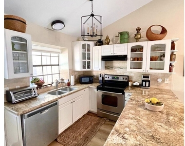 5704 E Aire Libre Avenue - Photo Thumbnail 3