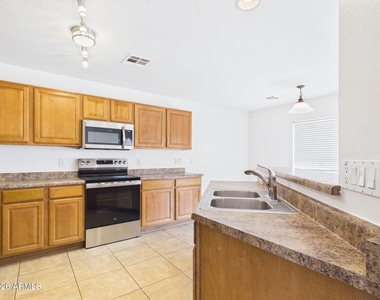 1661 W Harding Avenue - Photo Thumbnail 9