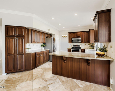 519 W Mountain Vista Drive - Photo Thumbnail 12