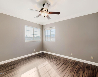 519 W Mountain Vista Drive - Photo Thumbnail 30