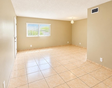 4135 Nw 88th Avenue - Photo Thumbnail 2