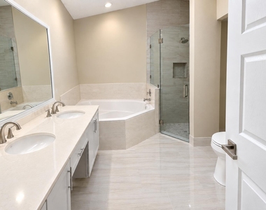 8045 Copenhagen Way - Photo Thumbnail 12