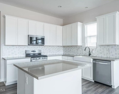 15565 S 181st Lane - Photo Thumbnail 5