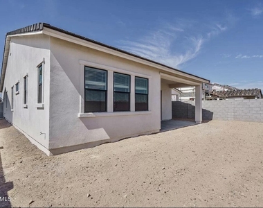 15565 S 181st Lane - Photo Thumbnail 22
