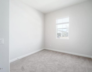 15565 S 181st Lane - Photo Thumbnail 13