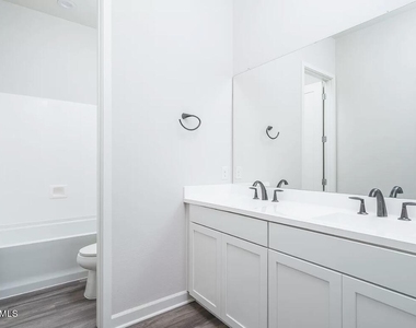 15565 S 181st Lane - Photo Thumbnail 18