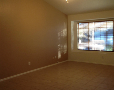 1918 E Marquette Drive - Photo Thumbnail 10