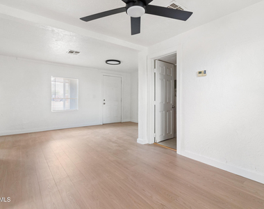 1115 W Ironwood Drive - Photo Thumbnail 2