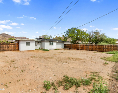 1115 W Ironwood Drive - Photo Thumbnail 16