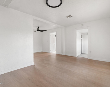 1115 W Ironwood Drive - Photo Thumbnail 8