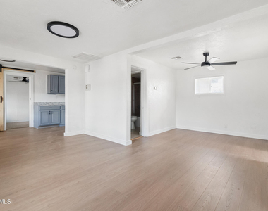 1115 W Ironwood Drive - Photo Thumbnail 9