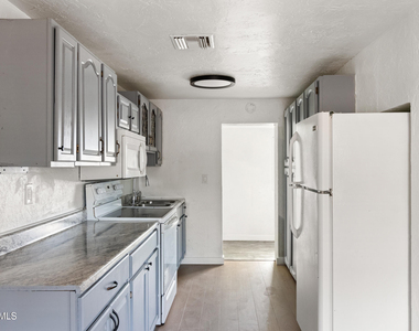 1115 W Ironwood Drive - Photo Thumbnail 4