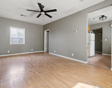 327 N 20th Avenue - Photo Thumbnail 3
