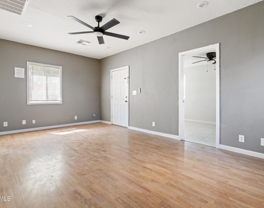327 N 20th Avenue - Photo Thumbnail 1