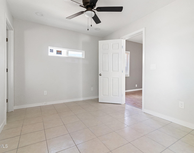 327 N 20th Avenue - Photo Thumbnail 8