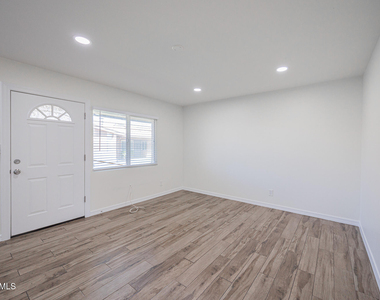 1624 E Campbell Avenue - Photo Thumbnail 5