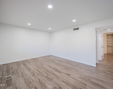 1624 E Campbell Avenue - Photo Thumbnail 4