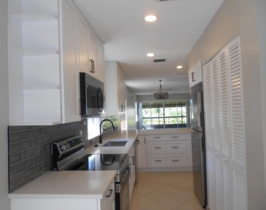 13809 Royal Palm Court - Photo Thumbnail 3