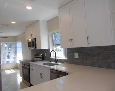 13809 Royal Palm Court - Photo Thumbnail 2