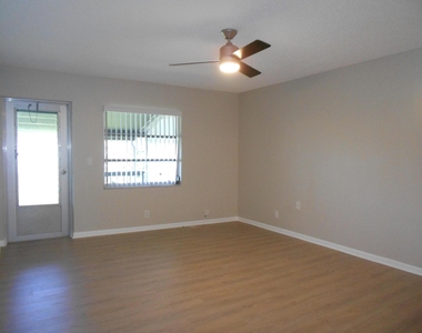 13809 Royal Palm Court - Photo Thumbnail 10