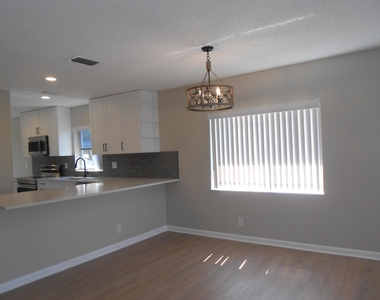 13809 Royal Palm Court - Photo Thumbnail 7