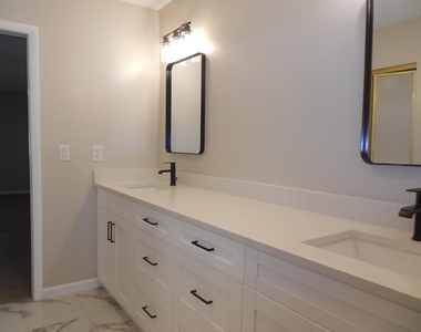 13809 Royal Palm Court - Photo Thumbnail 12