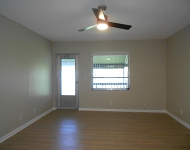 13809 Royal Palm Court - Photo Thumbnail 9