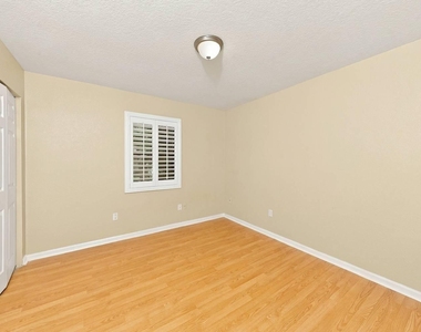 1566 Hollyhock Road - Photo Thumbnail 8