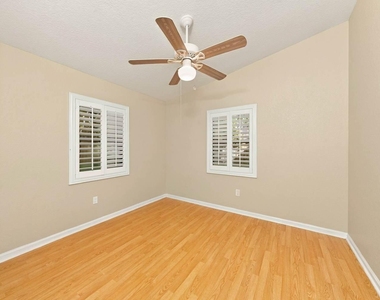1566 Hollyhock Road - Photo Thumbnail 9