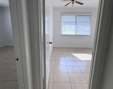 725 W Tiffany Drive - Photo Thumbnail 9