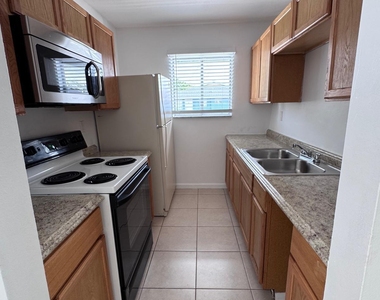 725 W Tiffany Drive - Photo Thumbnail 5