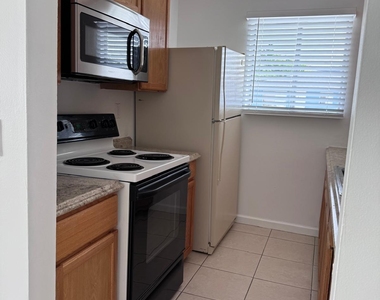 725 W Tiffany Drive - Photo Thumbnail 3