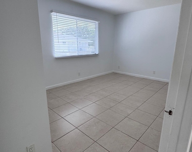 725 W Tiffany Drive - Photo Thumbnail 8