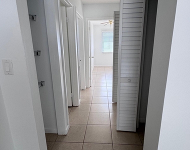 725 W Tiffany Drive - Photo Thumbnail 7
