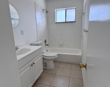 725 W Tiffany Drive - Photo Thumbnail 6