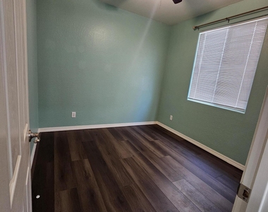 10155 W Los Gatos Drive - Photo Thumbnail 14