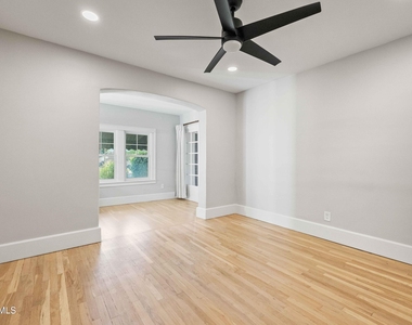 38 W Vernon Avenue - Photo Thumbnail 22